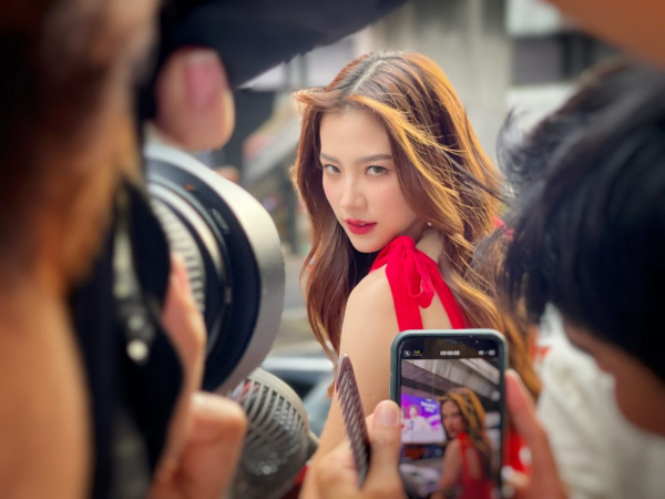 SNAPSHOTS: เปิดภาพเบื้องหลังสุดเอ็กซ์คลูซีฟ จากงาน Better Together Festival แถลงภาพทรูคอร์ป 2 เดือนหลังควบรวม