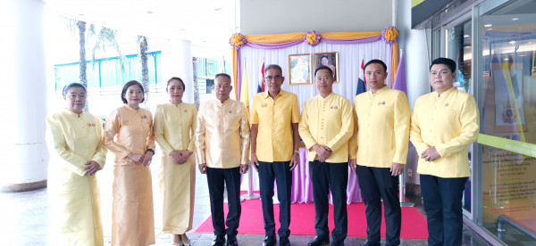 บิ๊กซี 5 สาขาเชียงใหม่ เปิดจำหน่ายเข็มที่ระลึกตราสัญลักษณ์งานเฉลิมพระเกียรติ พระบาทสมเด็จพระเจ้าอยู่หัว 6 รอบ เริ่ม 1 มิ.ย.เป็นต้นไป