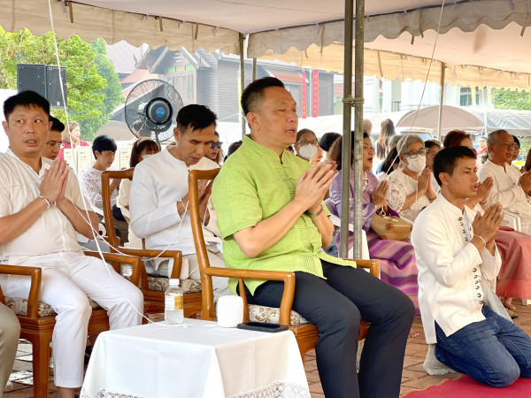 สมาคมธุรกิจท่องเที่ยวจังหวัดเชียงใหม่ จัดงาน "ตักบาตรโชติกา ห่มผ้าพระมหาเจดีย์ แจกน้าทิพย์ศักดิ์สิทธิ์ พิธีเจริญพระพุทธมนต์ รับพรปีใหม่ไทย” รับความปัง!!! ตลอดปี
