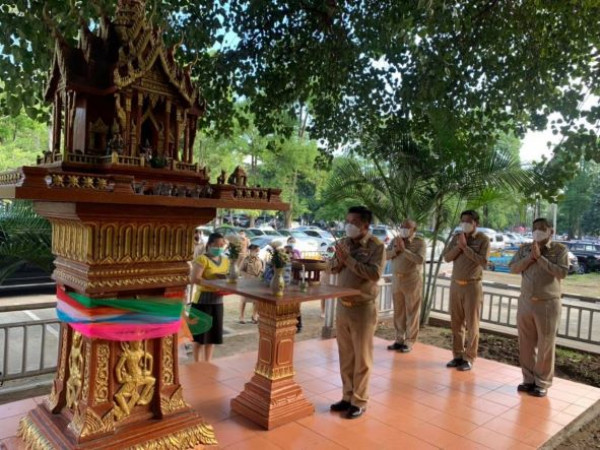 “ประจญ ปรัชญ์สกุล” พ่อเมือง ชม. คนใหม่ เดินสายไหว้สิ่งศักดิ์สิทธิ์