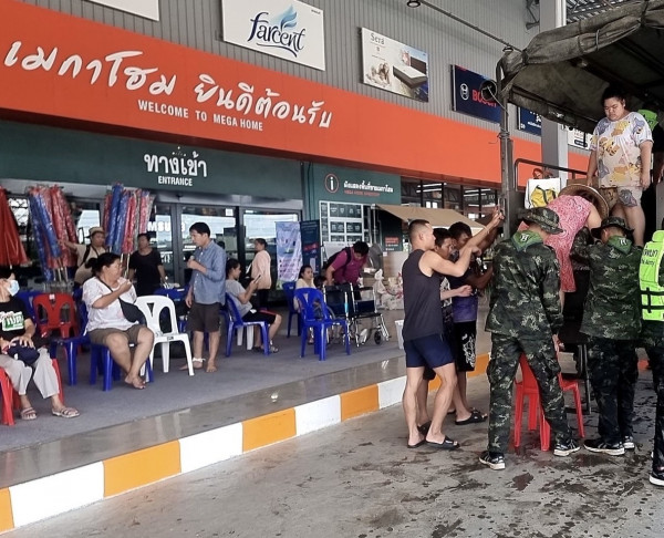 “โฮมโปร เมกาโฮม ห่วงใย ร่วมใจฟื้นฟูบ้าน” ผนึกพันธมิตรท้องถิ่น ร่วมส่งต่อความห่วงใย ช่วยเหลือผู้ประสบภัยน้ำท่วมต่อเนื่อง
