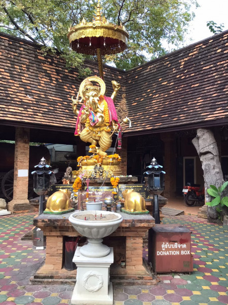 เที่ยวเพลิน อิ่มใจ และได้บุญ  ขอพรสิ่งศักดิ์สิทธิ์ “วัดโลกโมฬี”