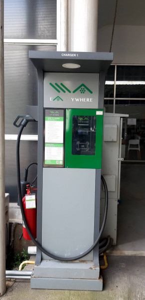 ชนะศิลป์มอเตอร์ ติดตั้งตู้ชาร์ทไฟฟ้าสำหรับรถยนต์ไฟฟ้า 2 ช่องจอด