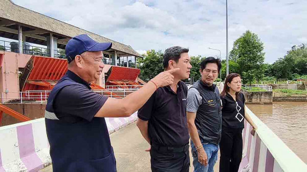 ผู้ว่าฯ นำชลประทานฯ ตรวจน้ำปิง  ช่วงนี้สถานการณ์ปกติ “ไม่วิกฤต”