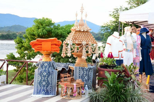 สกู๊ป............เมืองพ่อขุน ฟื้นการท่องเที่ยว  “ทอสายบุญ จุลกฐิน ถิ่นไทลื้อโบราณ”