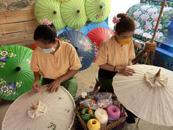 ฟื้นตำนาน "ร่มบ่อสร้าง" เปิดหมู่บ้านทำมาค้าขาย แห่งใหม่