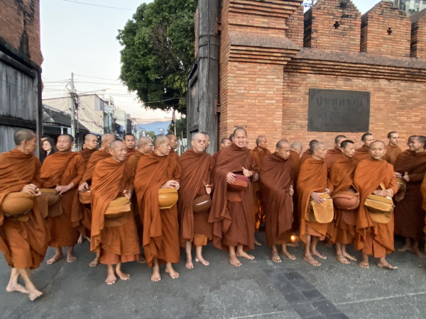 สันติภาพเริ่มที่ใจเรา: ความสงบของใจตน ผ่านคำสอนของ พระอาจารย์ “ธีร พระไร้นาม”