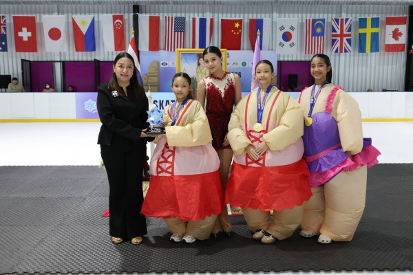 TIIHAC Chaing Mai รับถ้วยพระราชทาน สเก็ตน้ำแข็งลีลา