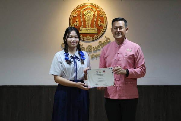 ผวจ.เชียงใหม่ มอบเกียรติบัตร นักกีฬาปิงปอง