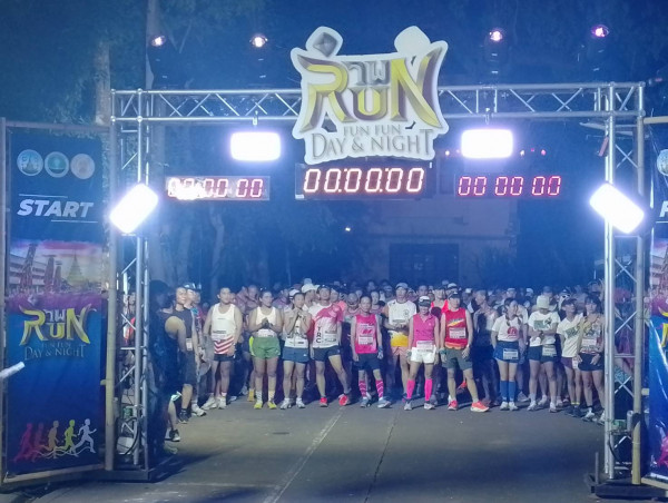 ท่องเที่ยวและกีฬาจังหวัดลำพูนจัดแข่งขันวิ่งลำพูน Run Fun Fun Day & Night นักวิ่งทั่วประเทศเข้าร่วมแข่งขันวิ่งใต้แสงโคมแสนดวงคับคั่ง