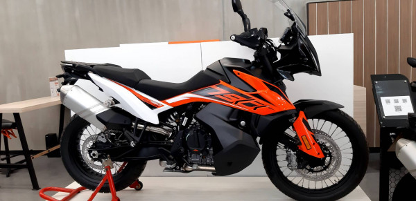 มอเตอร์ไซค์สำหรับนักเดินทาง KTM 790 ADVENTURE สวยแกร่ง