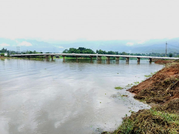 ชลประทาน ชม.ลุยเก็บผักตบฯ 27 ตัน เปิดทางน้ำไหลสะดวก รับฤดูน้ำหลาก
