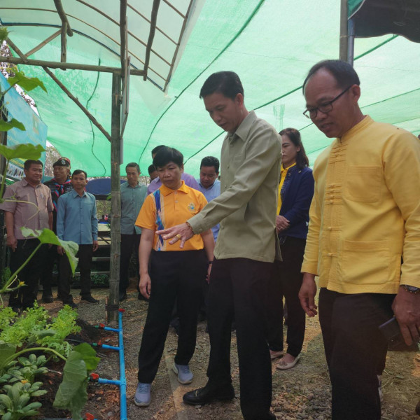 สวพส. ร่วมกับอำเภอเฉลิมพระเกียรติ และส่วนราชการในจังหวัดน่าน   จัดกิจกรรม การทำแนวป้องกันไฟป่าสองแผ่นดิน ลดความยากจน ลดการเผา และฝุ่น PM 2.5