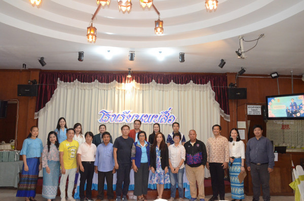 โรงเรียนพบสื่อมวลชน