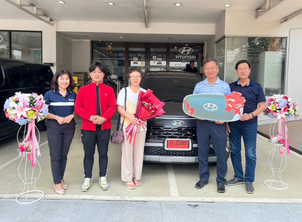 ส่งมอบรถใหม่   Hyundai STARGAZER Smart 7 สีเทา  เป็นรถยนต์น่าใช้สำหรับครอบครัว