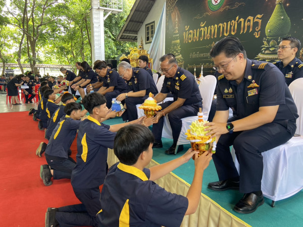 ชวนอมยิ้ม..วันไหว้ครู นศ.โปลิฯ ไอเดียเก๋  จัดพานไหว้ครู หลากหลายสไตล์มอบให้คุณครู