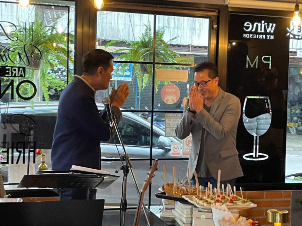 โมเดลผู้ประกอบการเชียงใหม่ "ร้านอาหารปลอดฝุ่น"  ที่แรกในเชียงใหม่ ร้าน WINE MY FRIENDS การันตรีด้วยรางวัลอันทรงเกียรติ .